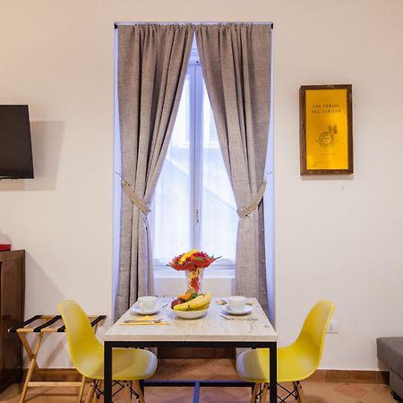 Palazzo Marigliano - Serviced Apartments Наполи Стая снимка